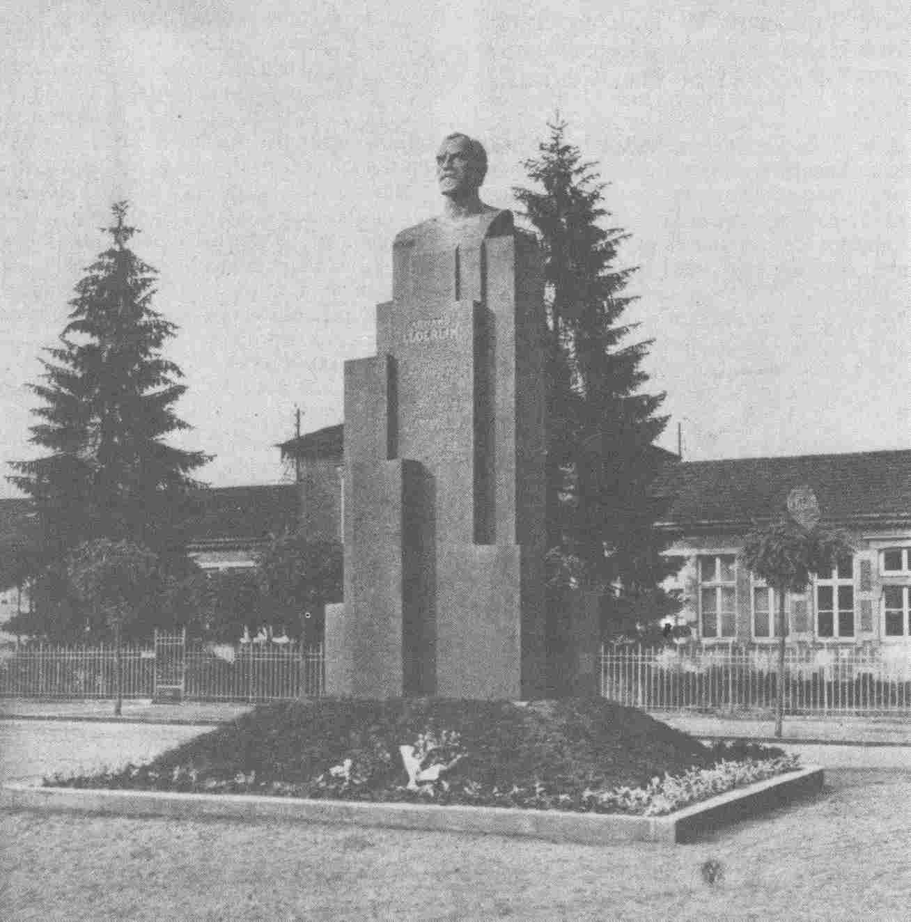 Monument A. Lederlin à Thaon-les-Vosges.