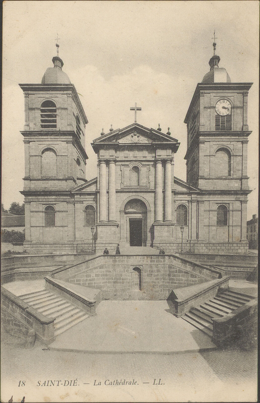 La cathédrale de Saint-Dié sur une carte postale ancienne
