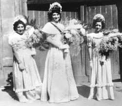 A la Libération, le Boudiou élit miss Pinau (au centre) lors d’une kermesse. A sa gauche, la fille de l’électricien Barbier. A sa droite, Colette, la fille de Marcel Metzger.